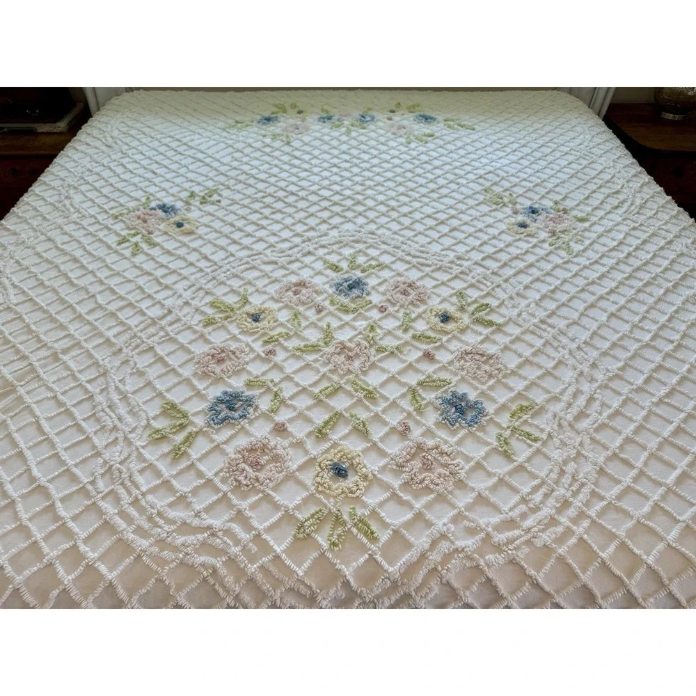 Vintage Chenille Floral‎ Bedspread Coverlet Pink Blue Pastel 116 X 105 King?